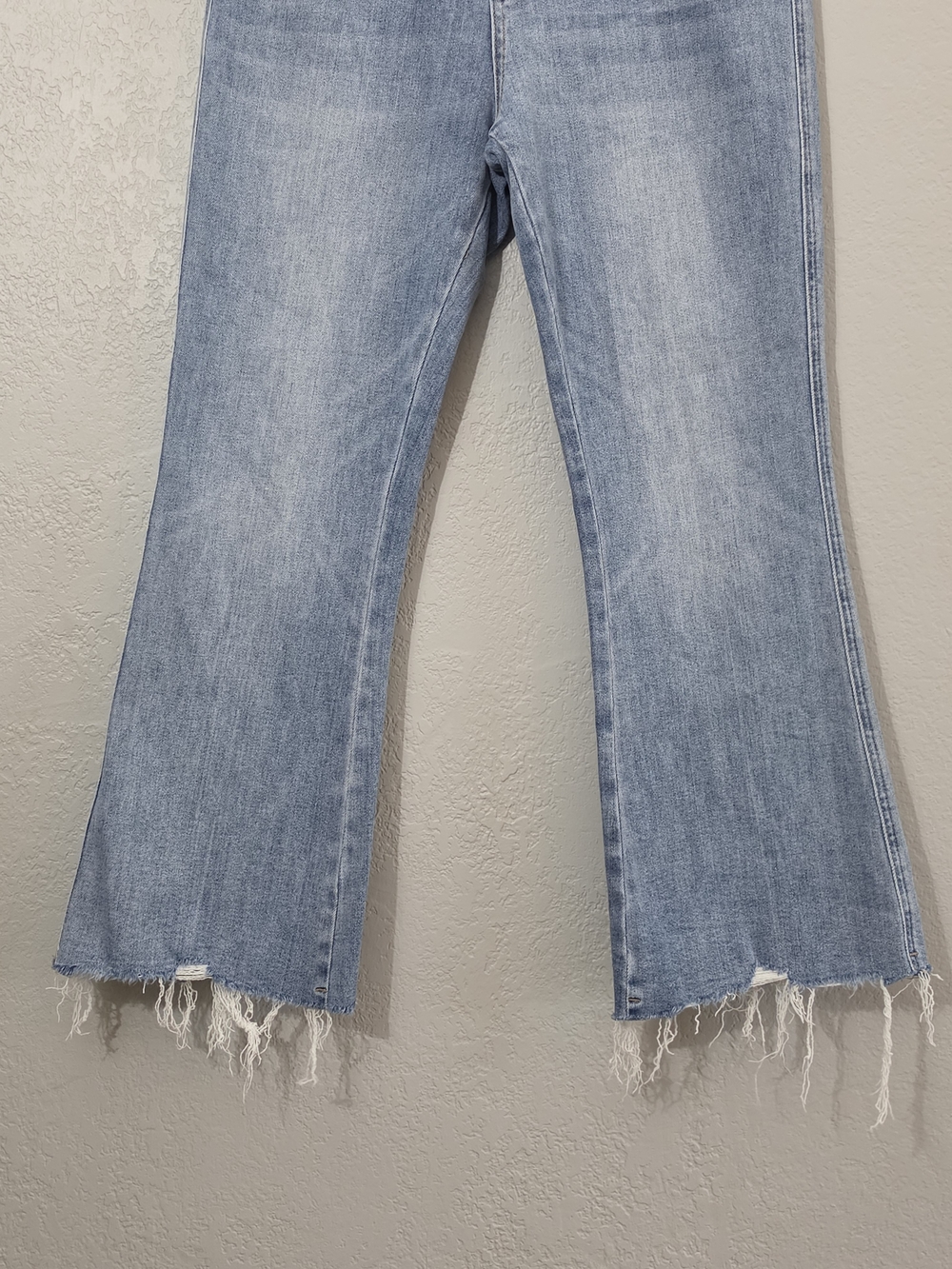 Mica High Rise Crop Flare Shark Hem Jeans Light Wash Stretch Denim Womens 30 - Picture 5 of 12